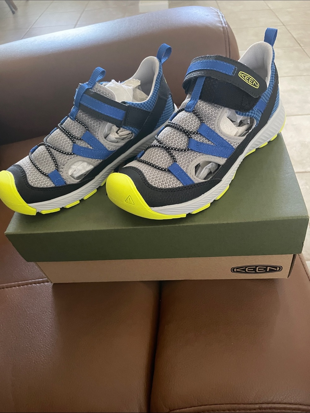 Boys sneakers size 4 brand new in box